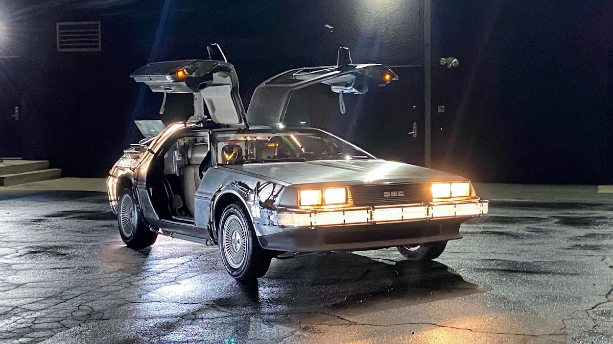 DeLorean DMC-12